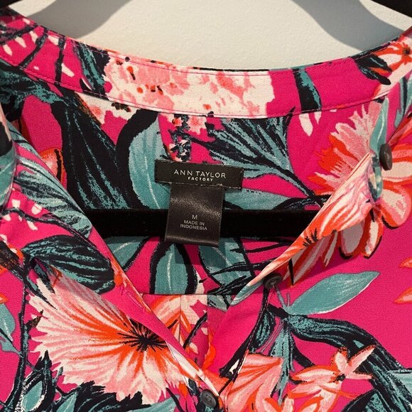 Ann Taylor Bright Colorful Floral Silky Long Sleeve Blouse - Picture 3 of 5
